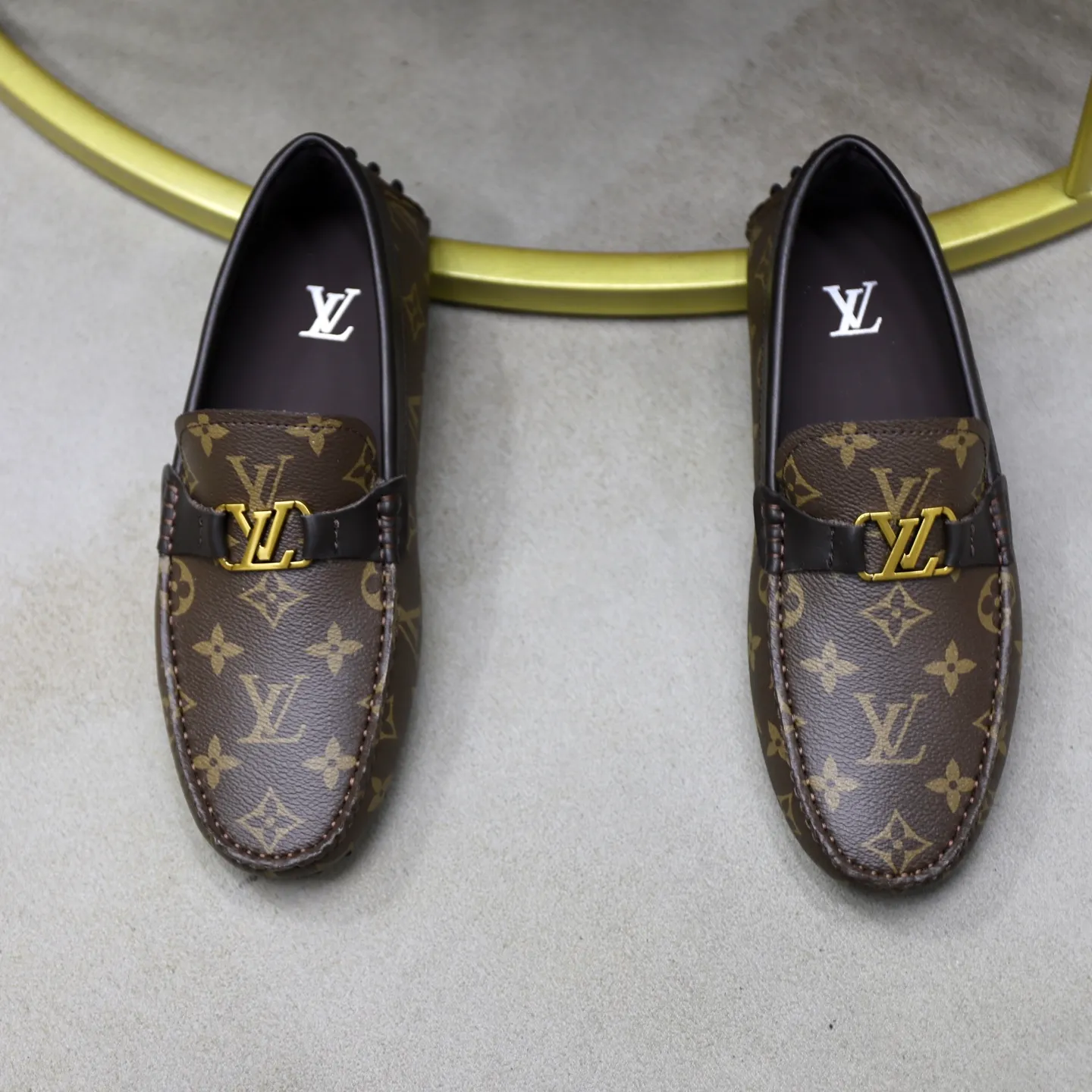 Ex-factory price: 480💰【LV】Louis Vuitton ⚠️High-end men’s driving and pedal series ⚠️38-44 (customized for 45) ⚠️All original cowhide leather! Thick and soft! Made entirely of calfskin lining! The latest non-slip beanie sole! Three-dimensional package technology! Fashionable and classic! Handicrafts! Original high quality! Feel free to compare!